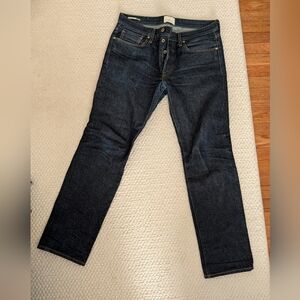 33/32 Slim Straight Jeans